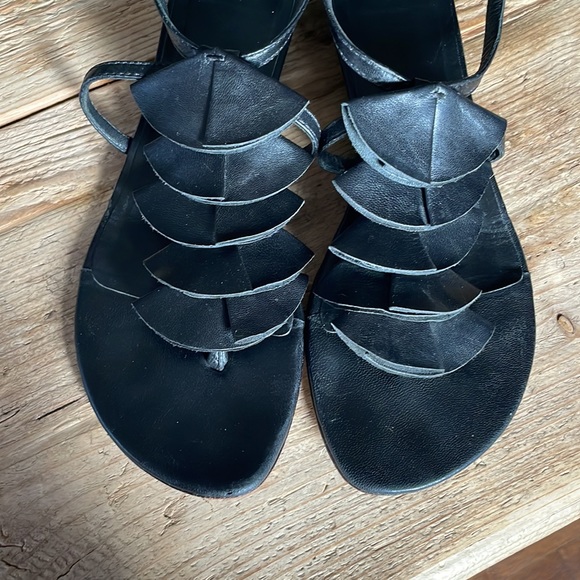 Loeffler Randall black leather sandals with leather ruffle detail. Size 7.5 - Picture 6 of 7